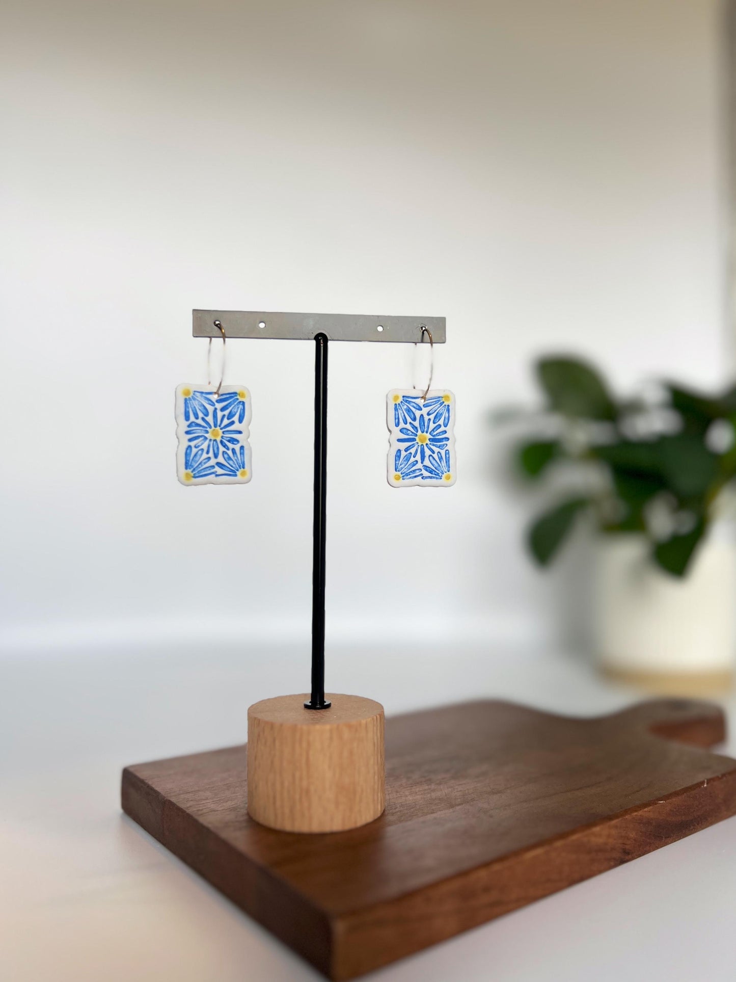 Distressed Flower Plaque Dangles