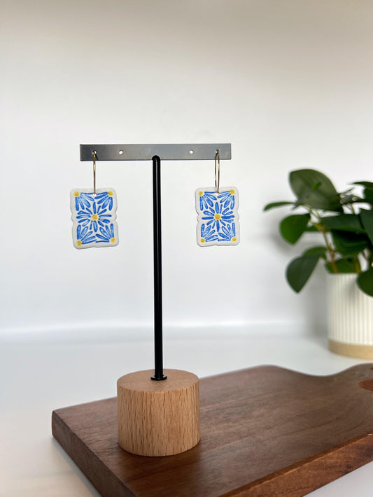 Distressed Flower Plaque Dangles