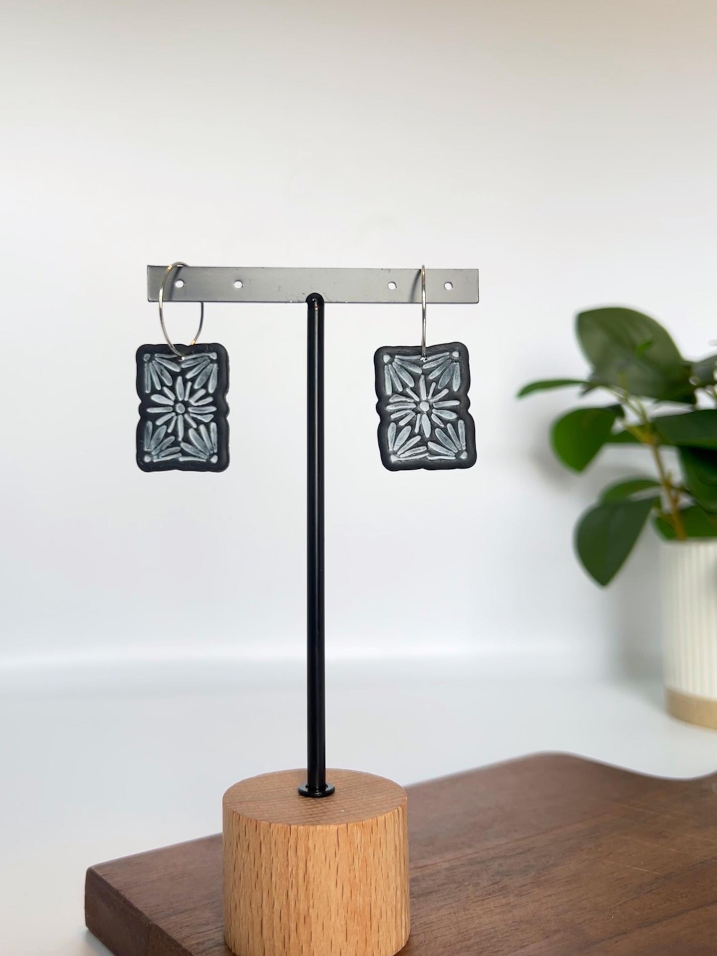 Distressed Flower Plaque Dangles