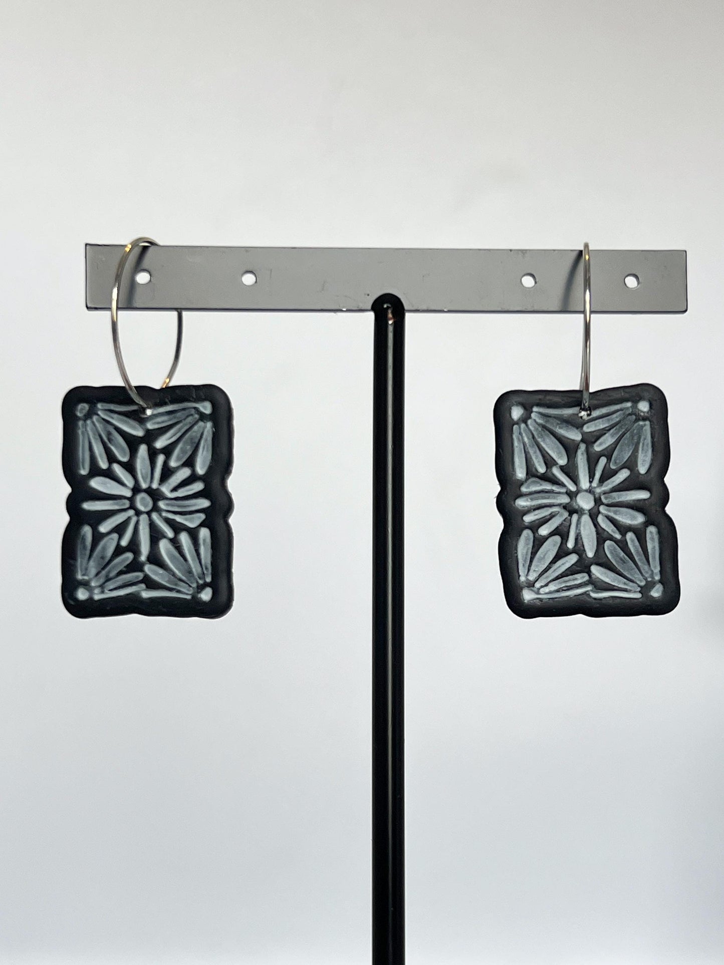 Distressed Flower Plaque Dangles
