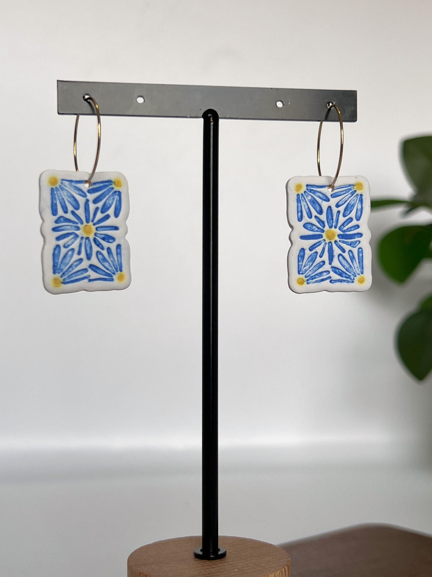 Distressed Flower Plaque Dangles